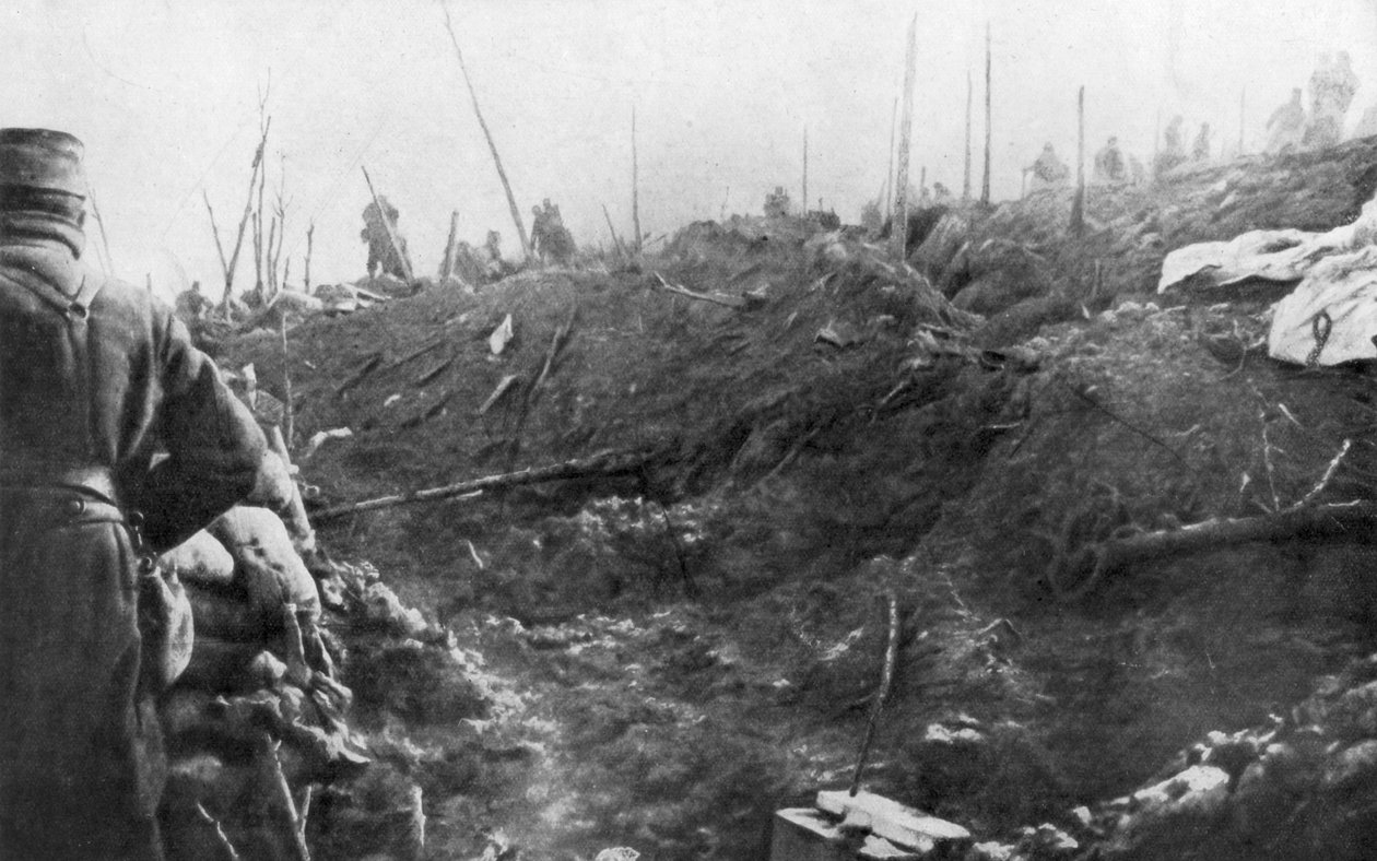 फ्रांस की सेना अगस्त 1915 में फ्रांस के वर्दुन के पास एक जर्मन जवाबी हमले के लिए तैयार है द्वारा अज्ञात