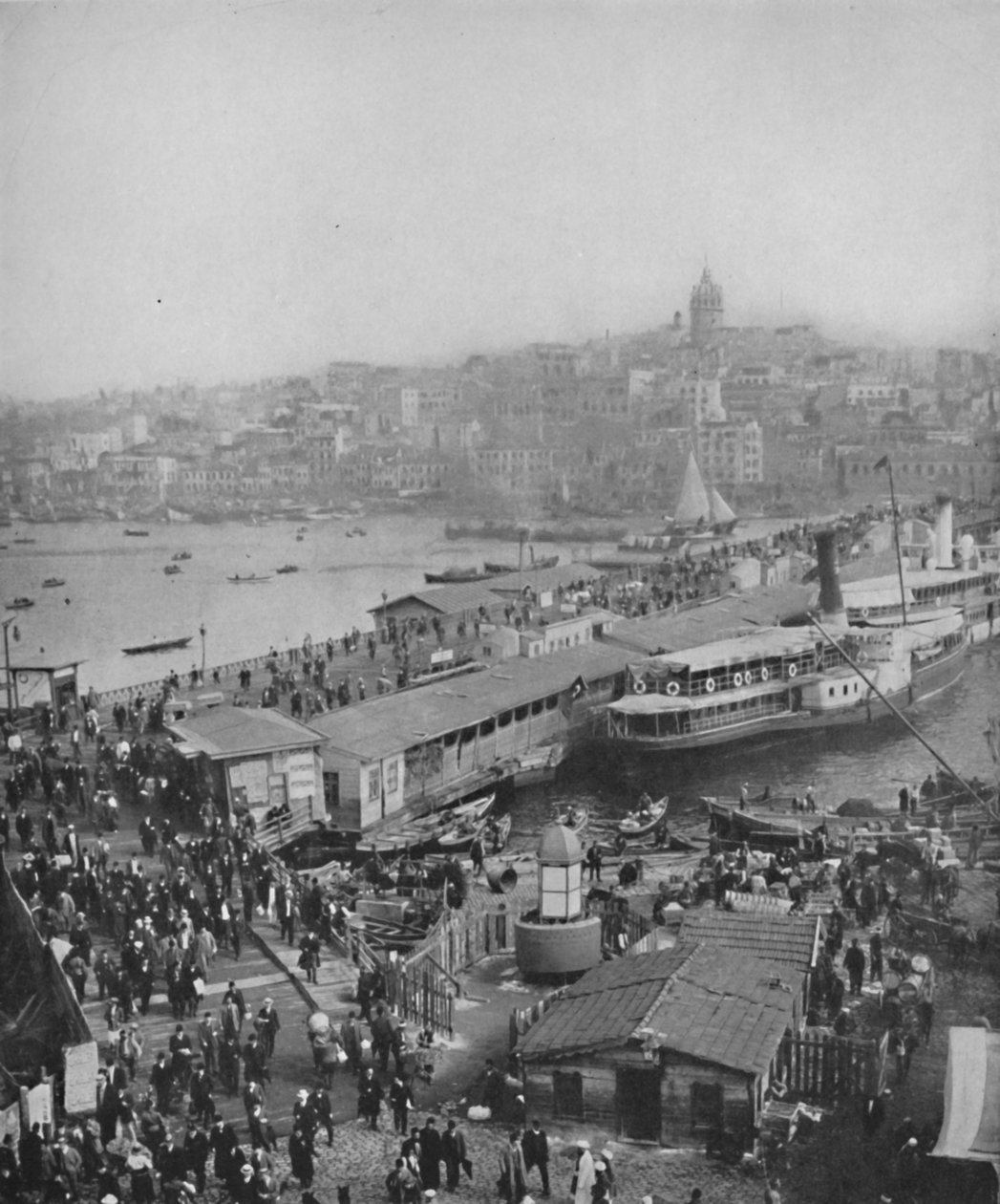 गलाटा ब्रिज, जो गलाटा और पेरा को जोड़ता है, 1913 द्वारा अज्ञात