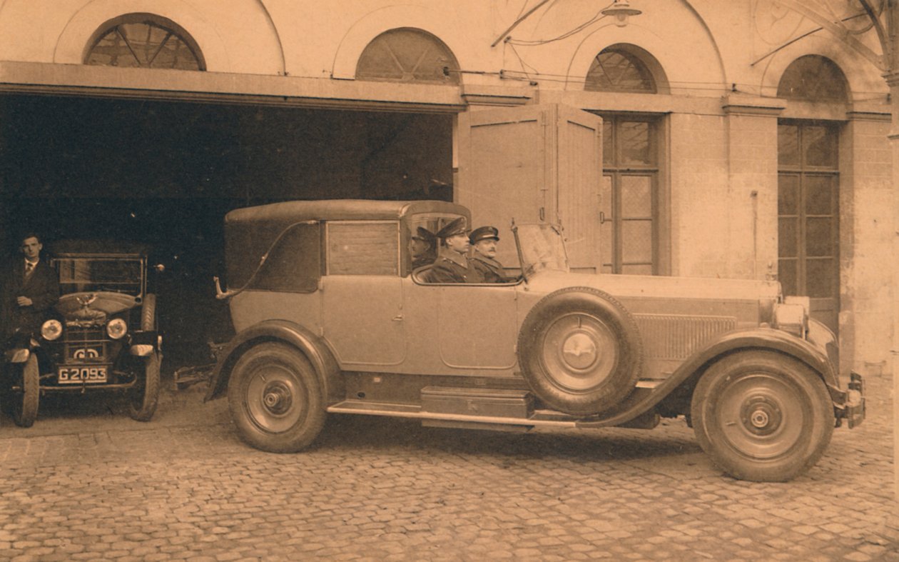 1927 में बेल्जियम के ब्रुसेल्स में क्यूबा दूतावास में गैराज। द्वारा अज्ञात