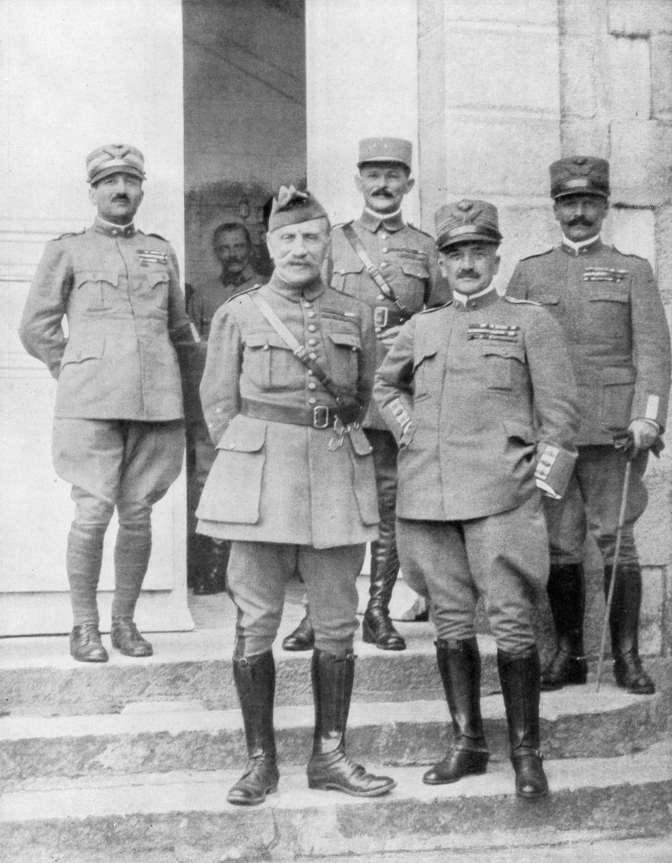 2 मई 1918 को इटली के मुख्यालय में जनरल डियाज और जनरल फोच की मुलाकात द्वारा अज्ञात