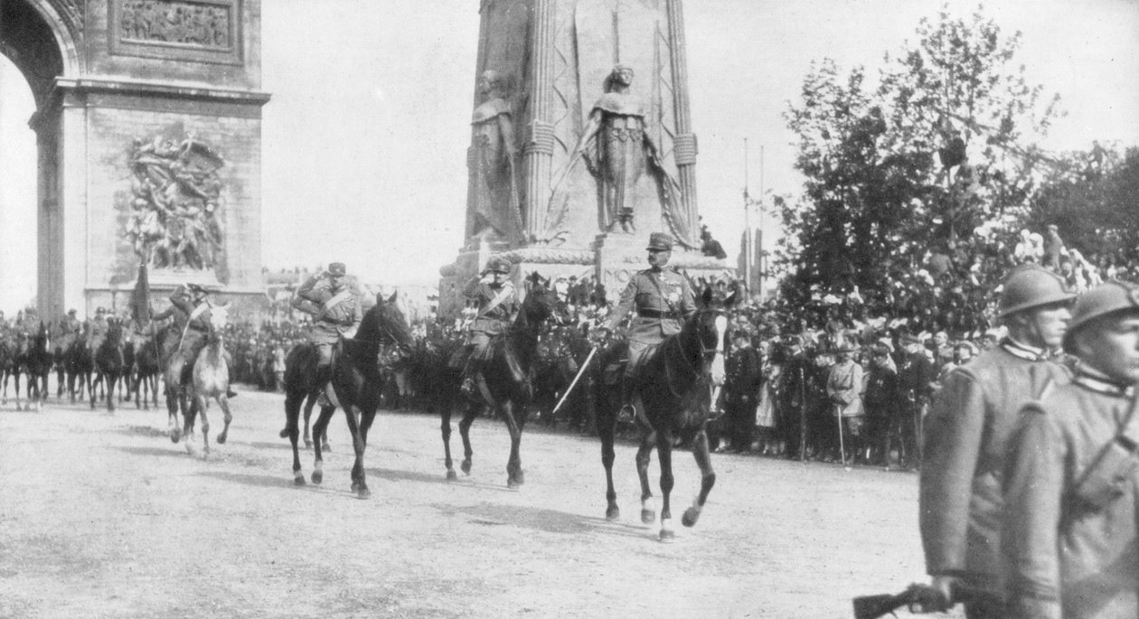 14 जुलाई 1919 को फ्रांस की जीत परेड के दौरान जनरल मोंटोरी और इतालवी सैनिक द्वारा अज्ञात
