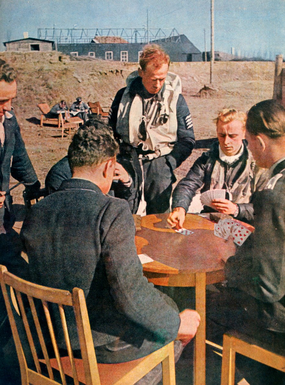 जर्मन एयरमैन ऑफ ड्यूटी, फ्रांस, 1943 द्वारा अज्ञात