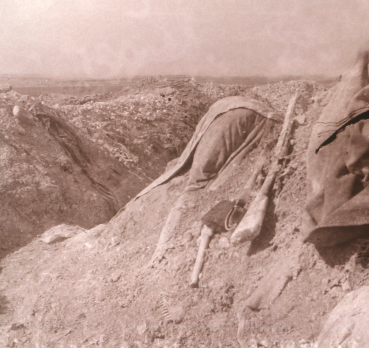 जर्मन बॉडी, सोम्मे, उत्तरी फ्रांस, c1914-c1918 द्वारा अज्ञात