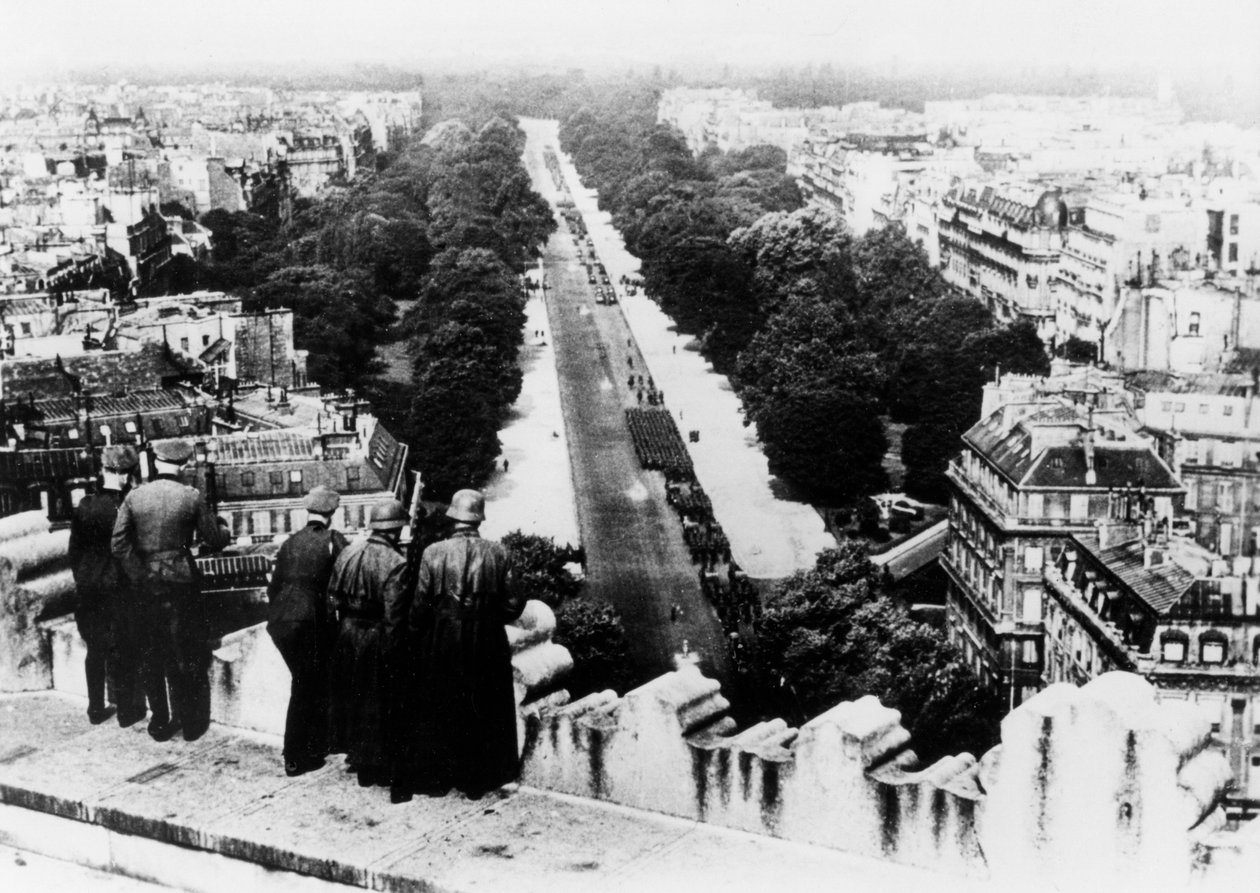 पेरिस में जर्मन सैन्य परेड, जून 1940 द्वारा अज्ञात