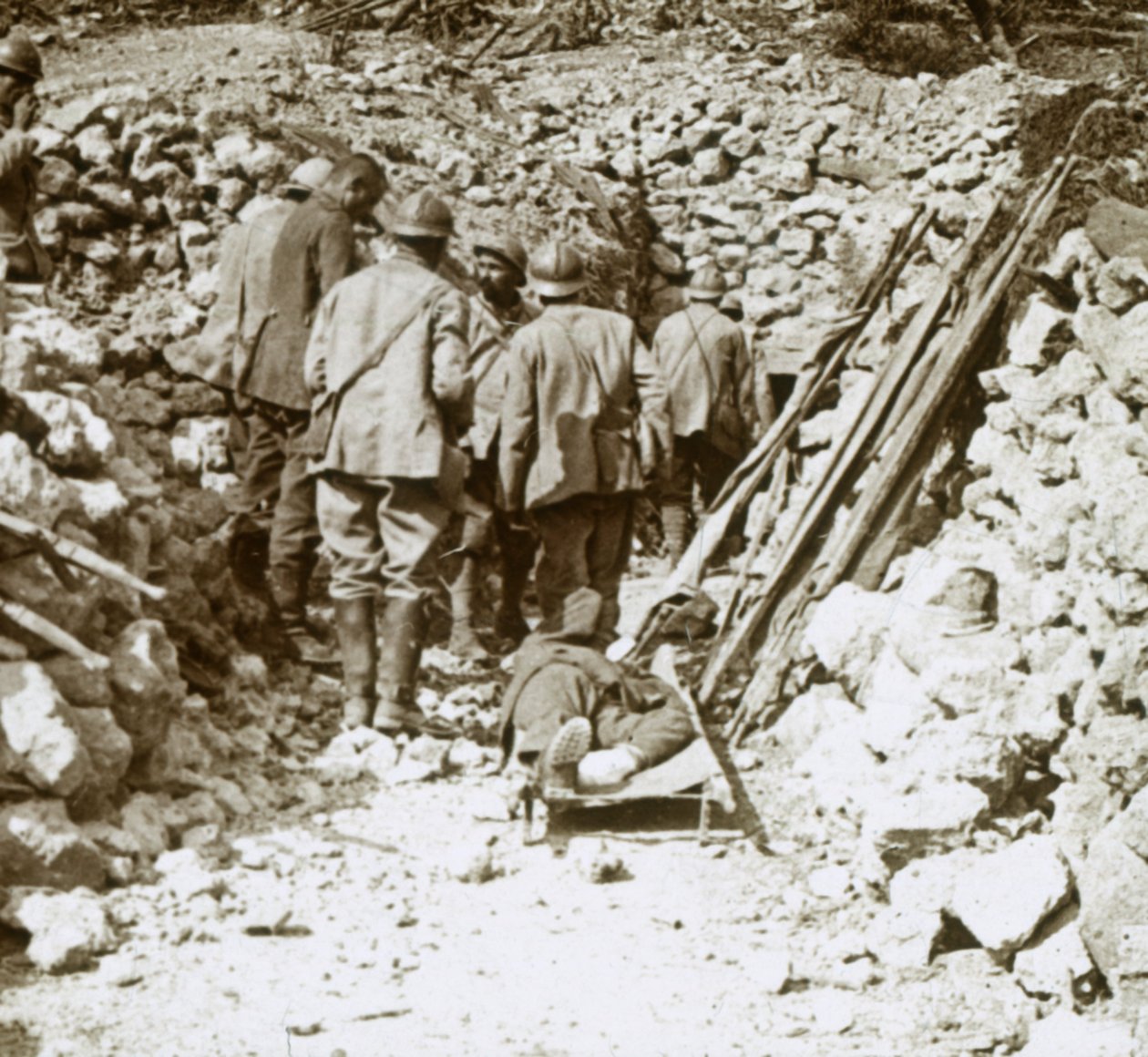 जर्मन घायल, थियाउमोंट, वर्दुन, उत्तरी फ्रांस, c1914-c1918 द्वारा अज्ञात