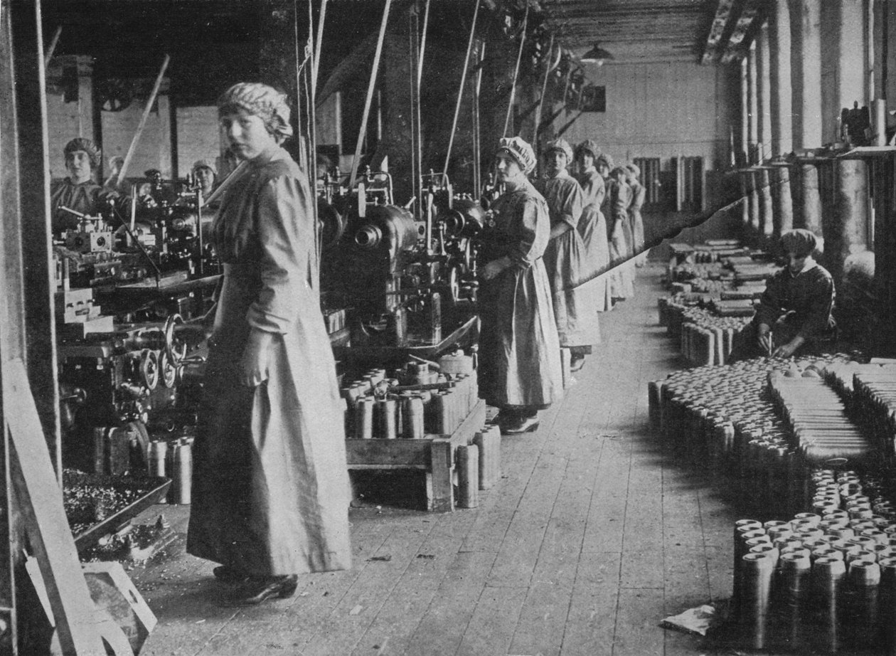 1915 में एक कारखाने में बालिका श्रमिक द्वारा अज्ञात
