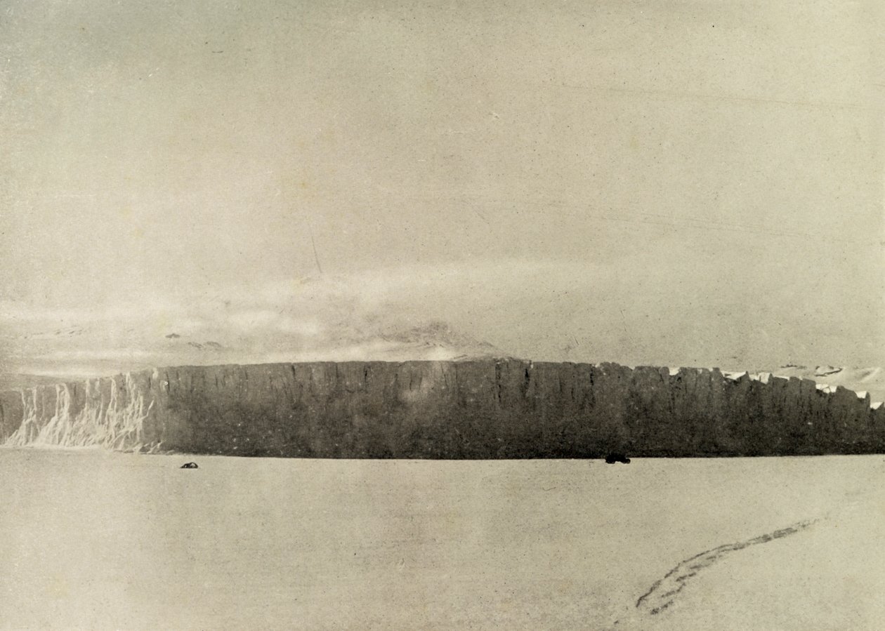 केप बर्ने का ग्लेशियर दक्षिण, समुद्री बर्फ पर यात्रा करने वाला मोटर, c1908, 1909। द्वारा अज्ञात