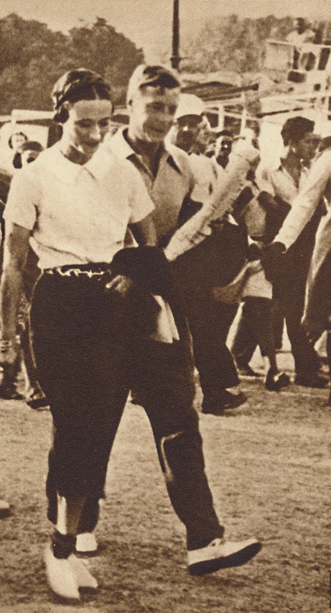गोइंग एशोर, 1937 द्वारा अज्ञात