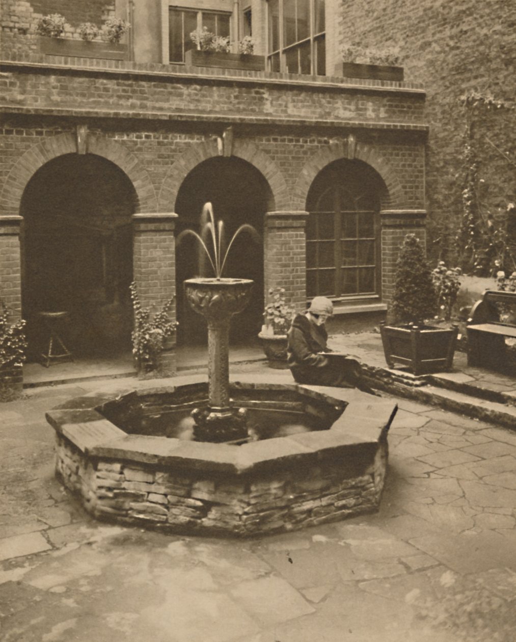 सेंट एथेलबर्ग के कब्रिस्तान, बिशपगेट, लिविंग के लिए एक आराम स्थान, c1935। द्वारा अज्ञात