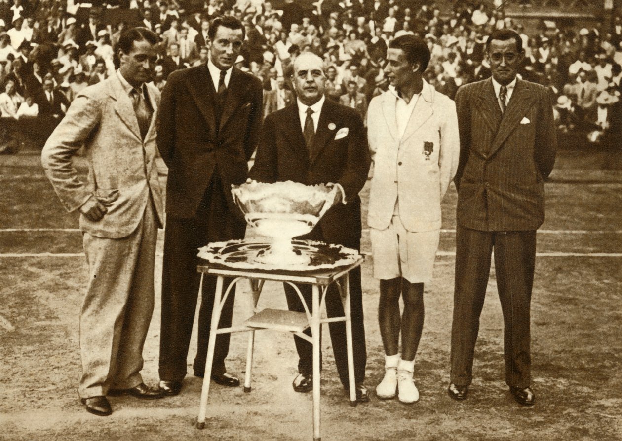 ग्रेट ब्रिटेन ने डेविस कप टेनिस चैंपियनशिप, पेरिस, 30 जुलाई 1933, 1935 को जीता। द्वारा अज्ञात