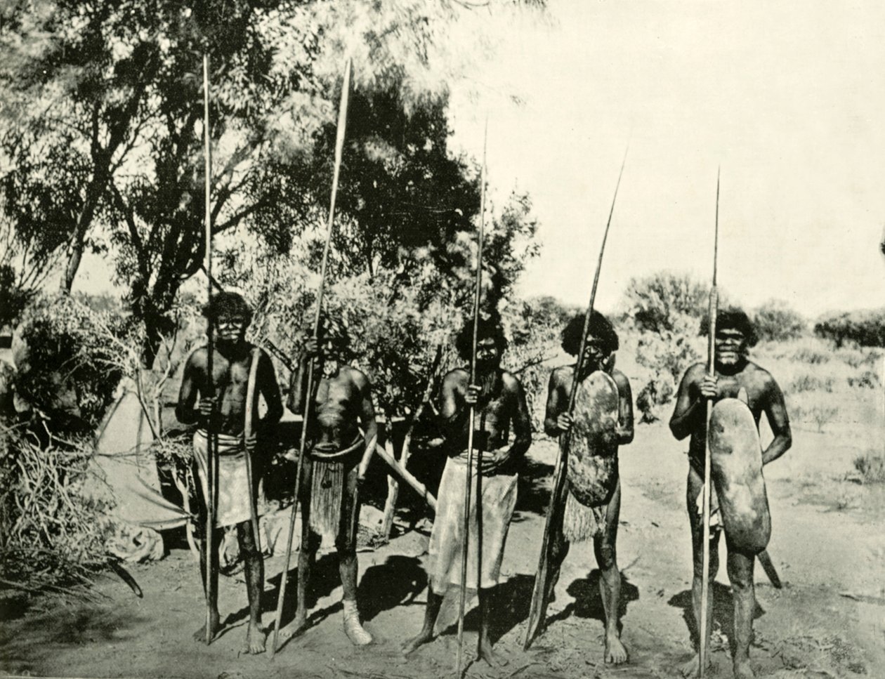 ऑस्ट्रेलियाई आदिवासियों का समूह, क्वींसलैंड, 1901। द्वारा अज्ञात