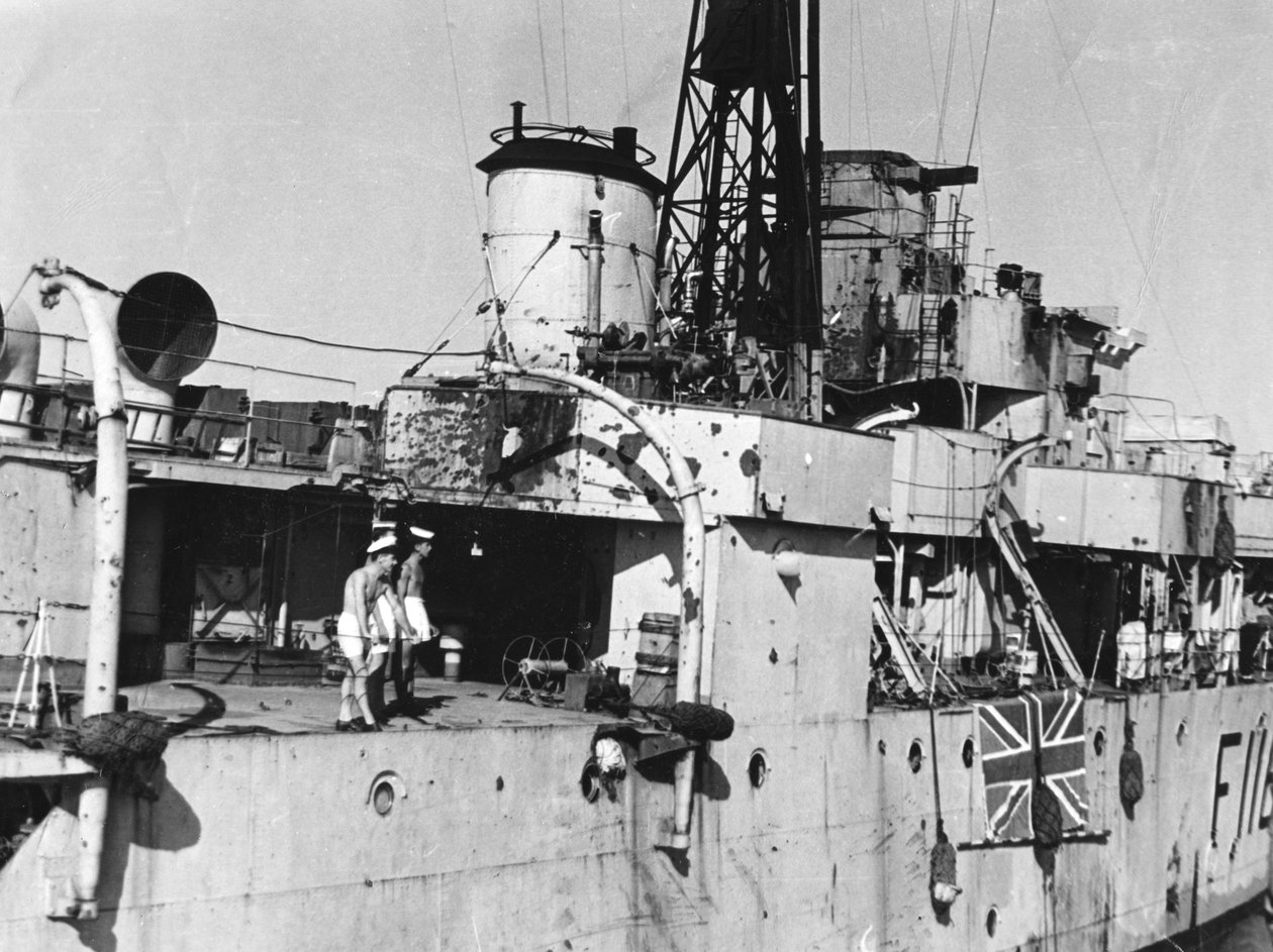20 अप्रैल 1949 को यांग्त्ज़ी नदी पर कार्रवाई के बाद एचएमएस एमिथिस्ट द्वारा अज्ञात