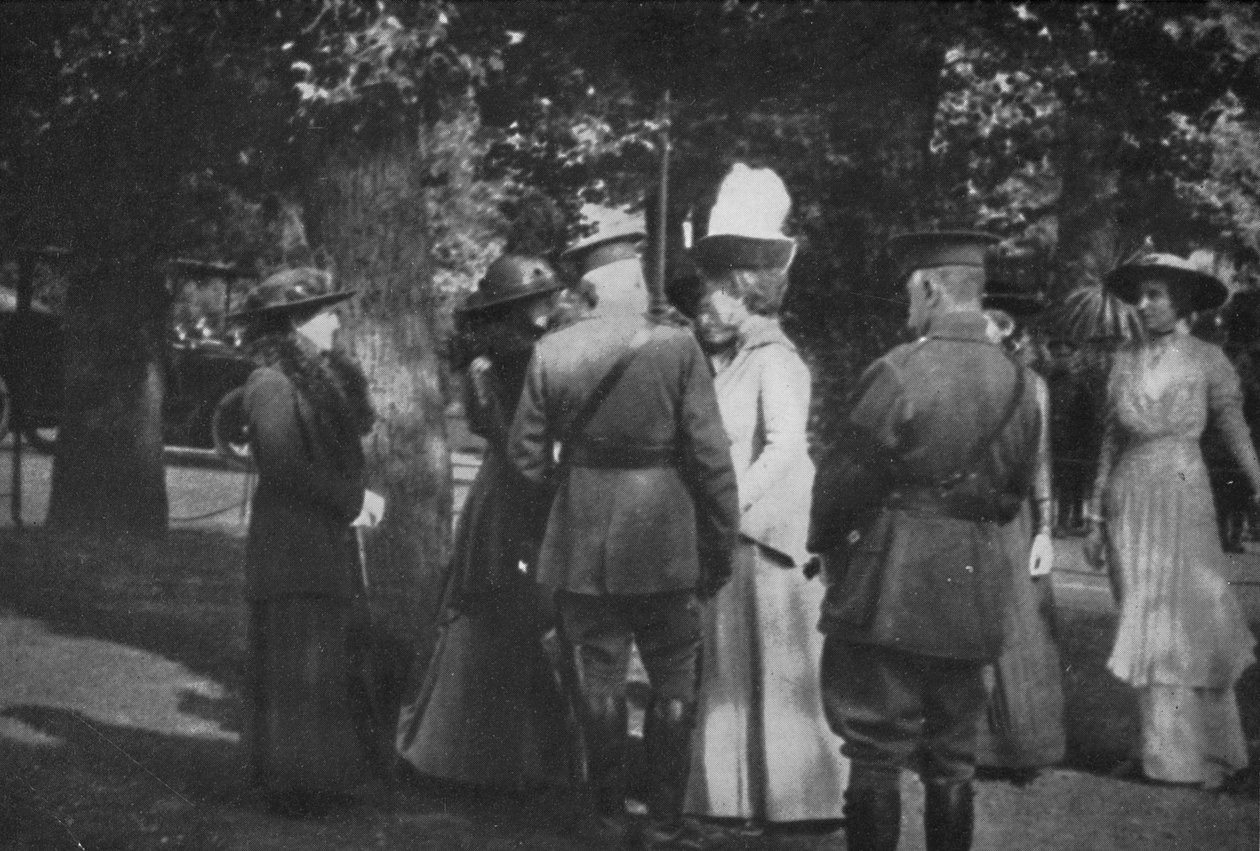 25 अगस्त 1915, 1939 के निवेश के बाद एचएम क्वीन मैरी द्वारा अज्ञात
