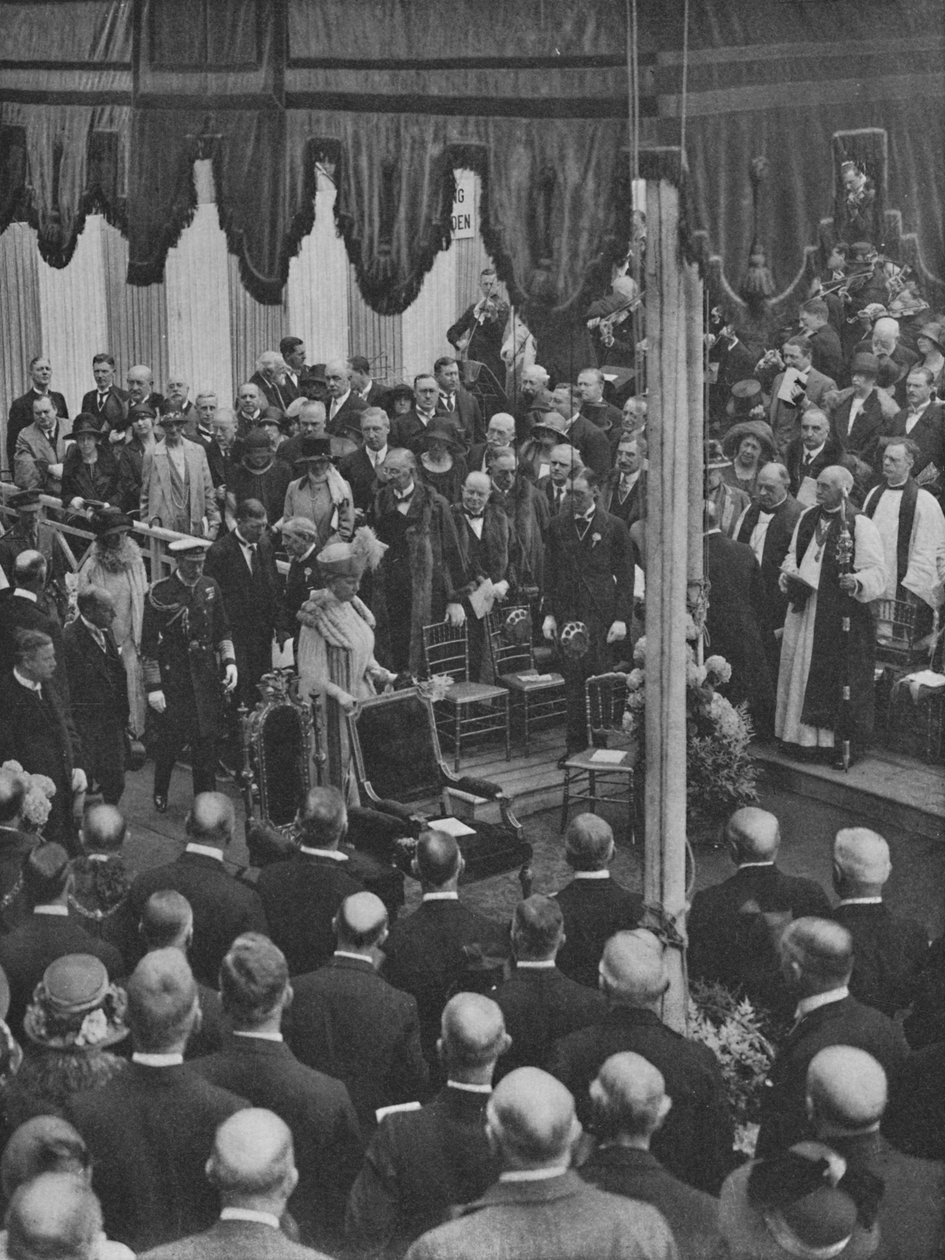 एचएम द किंग ने लॉयड्स नई बिल्डिंग का फाउंडेशन स्टोन 23 मई 1925, 1928 को बिछाया द्वारा अज्ञात