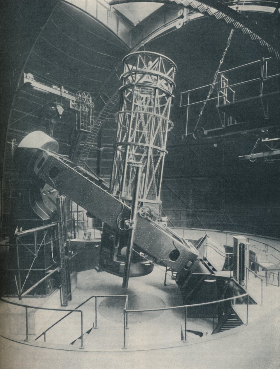 स्टील और कंक्रीट के साथ हेजिंग राउंड, 100 इंच का रिफ्लेक्टर, c1935 द्वारा अज्ञात
