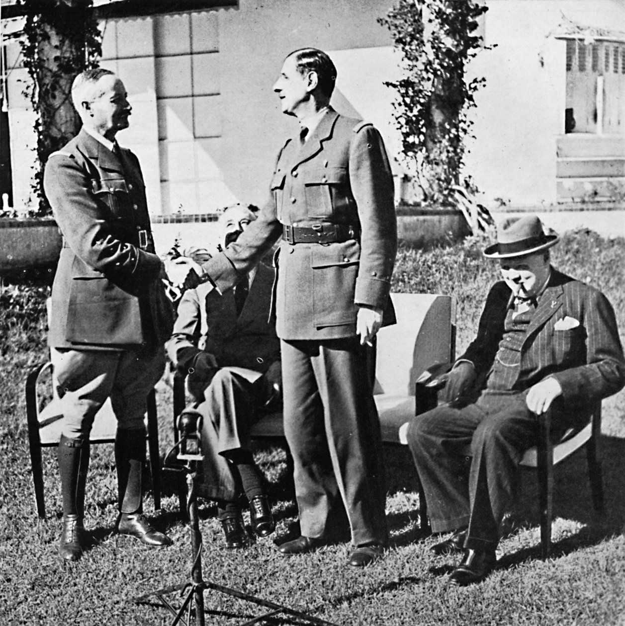 हेनरी जिराउड और डी गॉल, कैसाब्लांका सम्मेलन, जनवरी, 1943, 1945 के दौरान द्वारा अज्ञात