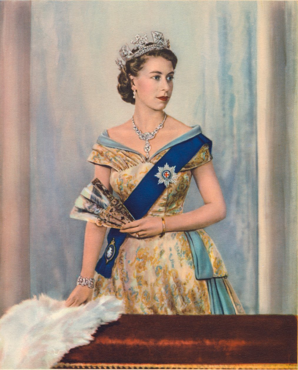 महामहिम रानी एलिजाबेथ द्वितीय, c1953 द्वारा अज्ञात