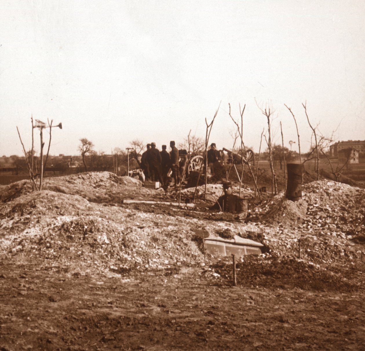 छिपी हुई बैटरी, c1914-c1918 द्वारा अज्ञात