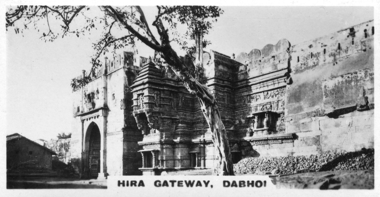 हीरा गेटवे, दभोई, गुजरात, भारत, c1925 द्वारा अज्ञात