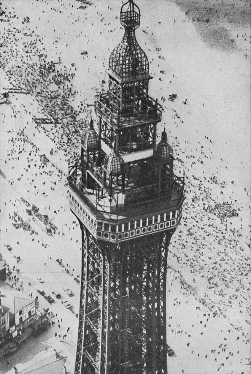 हॉलिडे-मेकर्स गो अलॉफ्ट, c1935 द्वारा अज्ञात