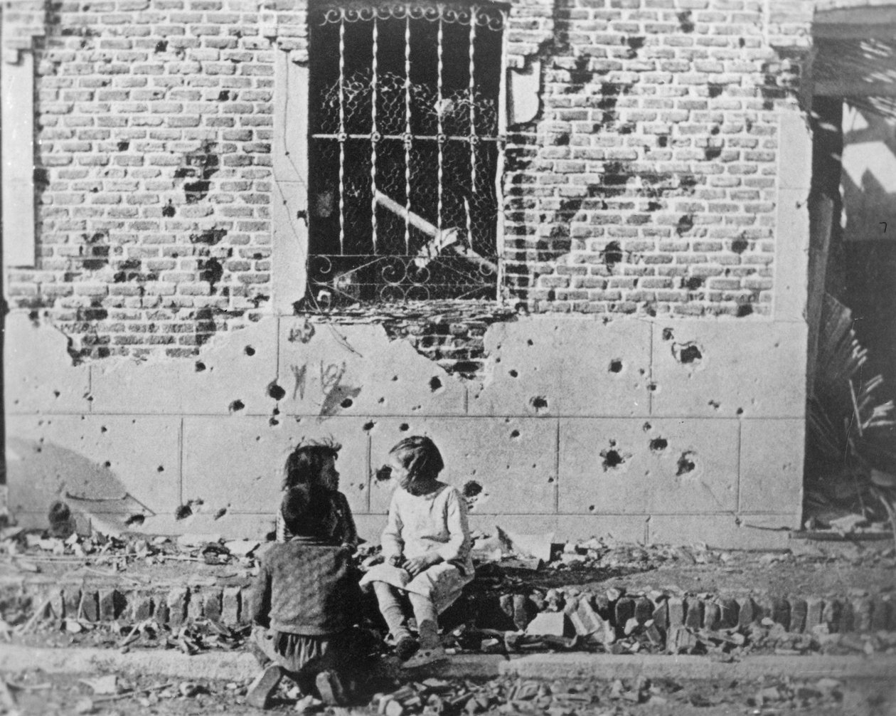 बेघर बच्चे, बार्सिलोना, कैटेलोनिया, स्पेन, स्पेनिश गृहयुद्ध, c1936-c1939 द्वारा अज्ञात