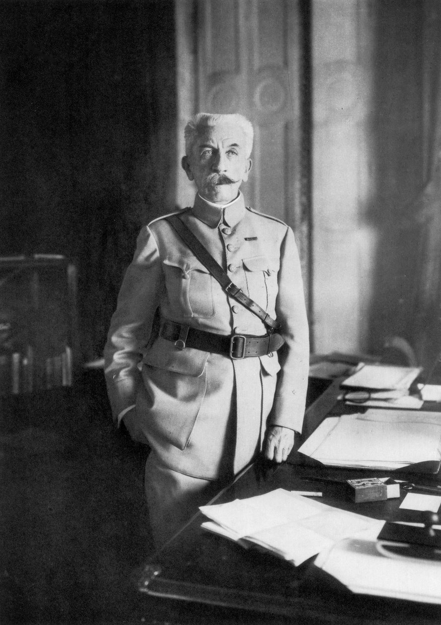 ह्यूबर्ट लियायटी, फ्रांसीसी प्रथम विश्व युद्ध के जनरल और 1926 के युद्ध मंत्री द्वारा अज्ञात