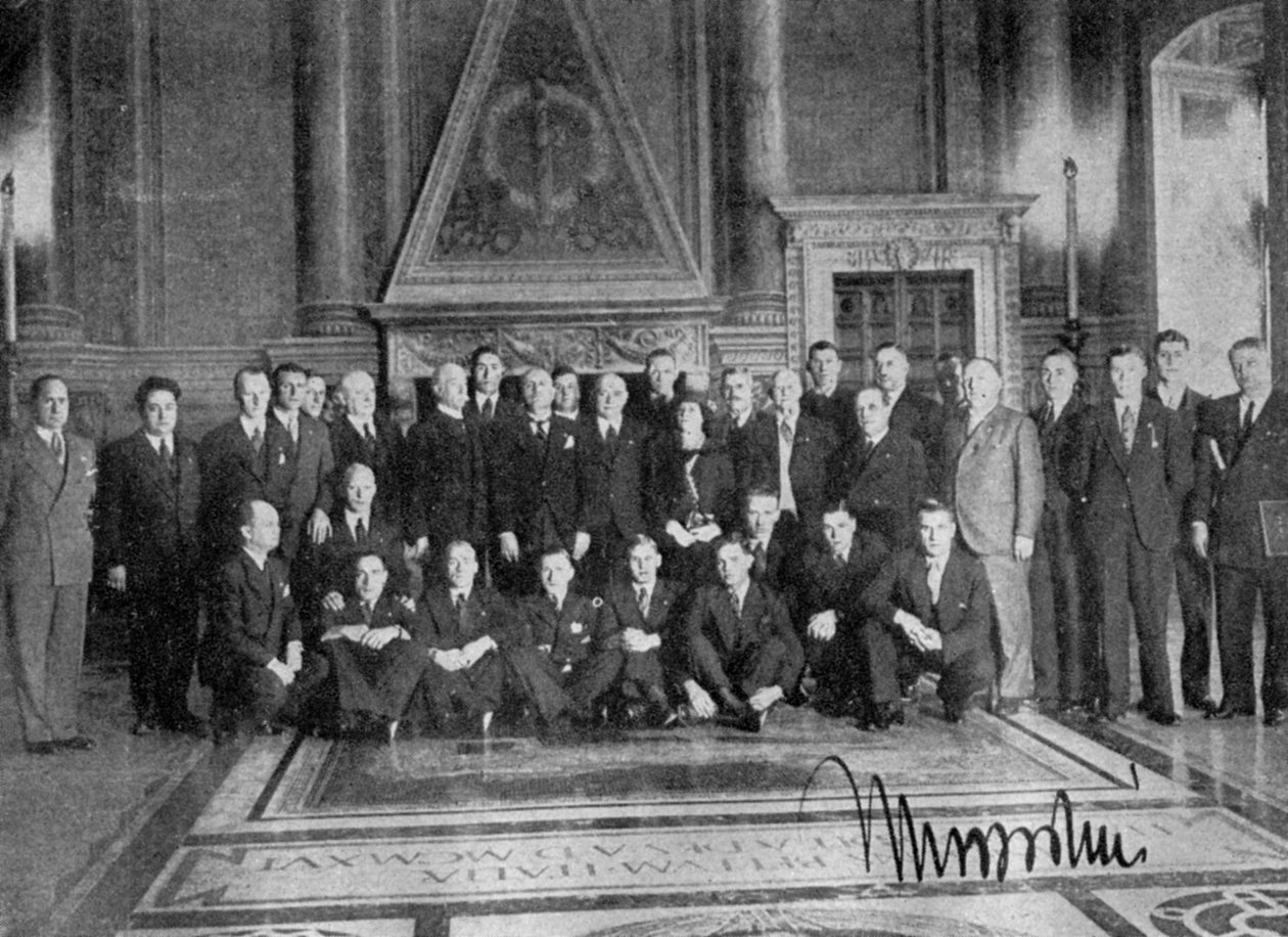 इल ड्यूस पोज़, एफए टूर, पलाज़ो डी वेनेज़िया, रोम, इटली, 1933 द्वारा अज्ञात