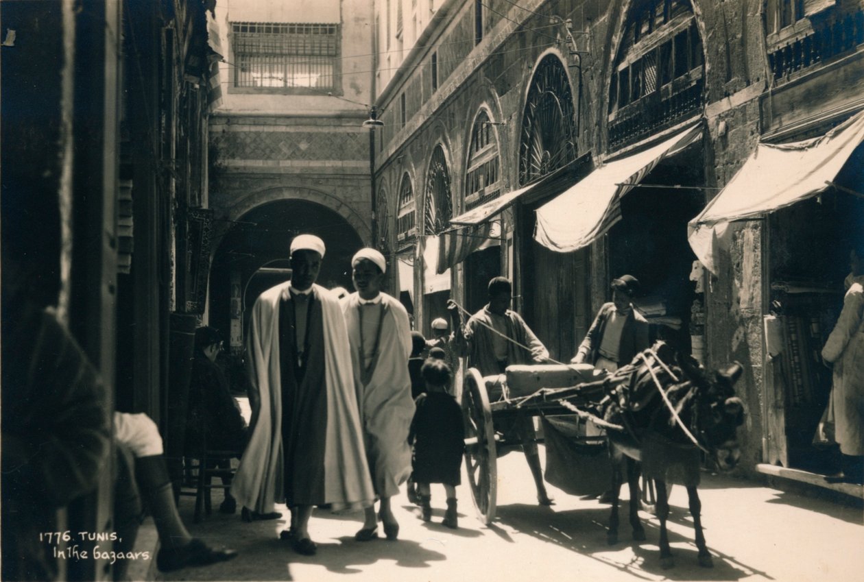 द बाज़ार, ट्यूनिस, मिस्र, 1936 में द्वारा अज्ञात