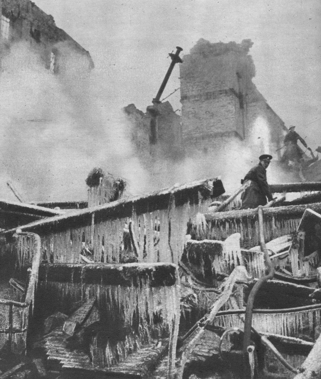 सर्द मौसम में आर्कटिक के मौसम ने 1941 1942 में नागरिक सुरक्षा के कार्य में नए मुकाम जोड़े द्वारा अज्ञात