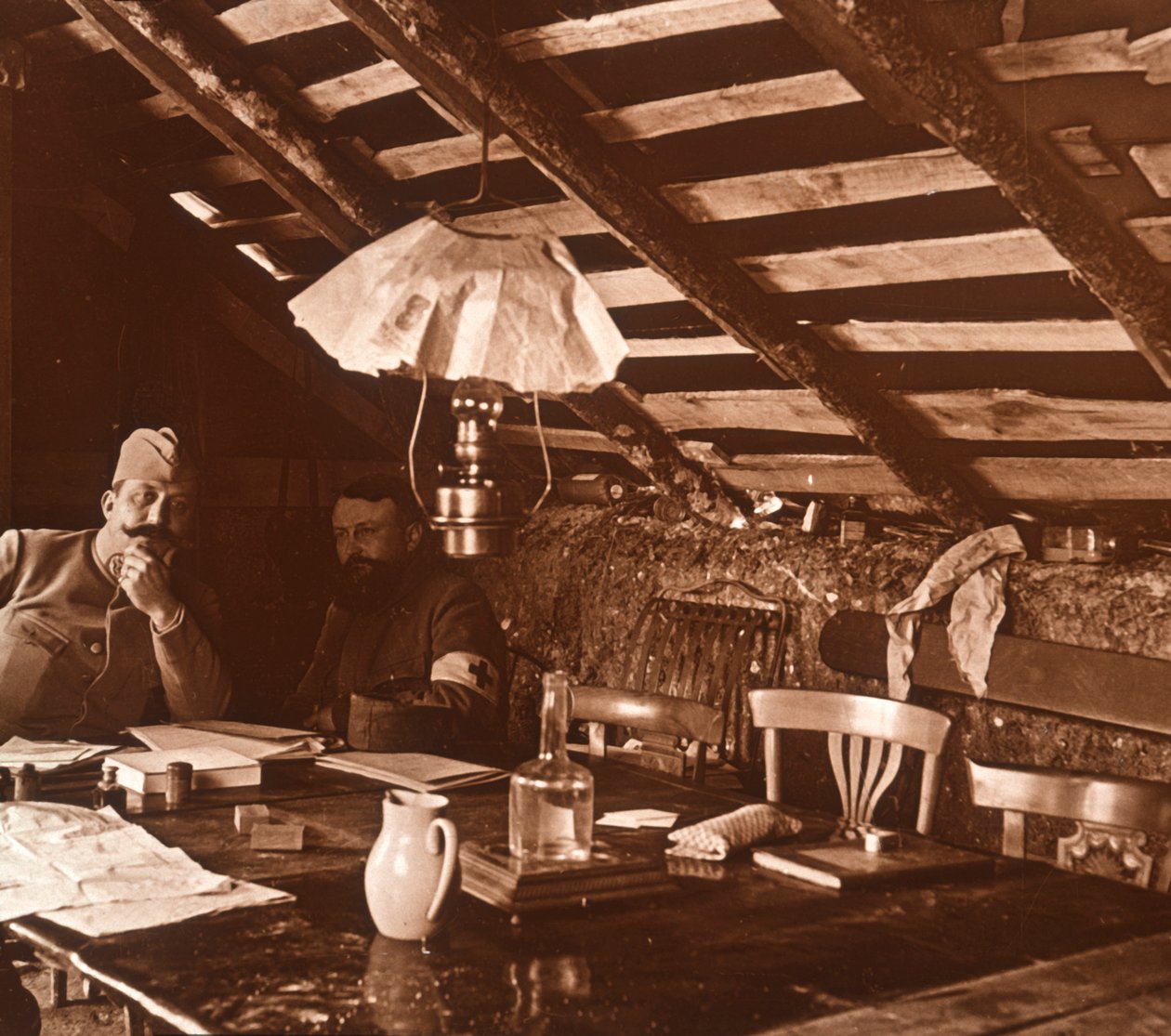 खाइयों में, c1914-c1918 द्वारा अज्ञात