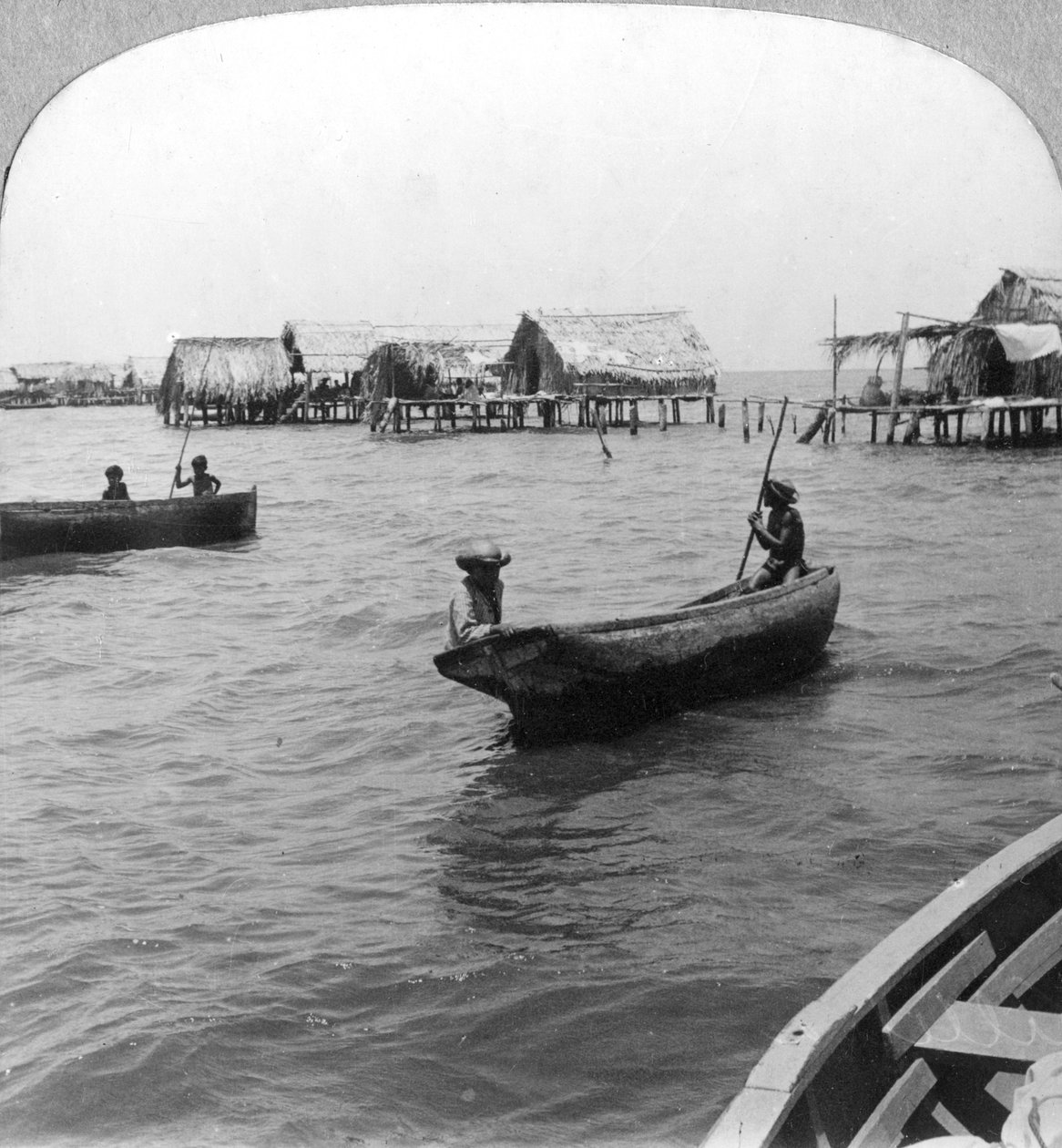 लॉग कैनोसा, लेक मारकाइबो, वेनेजुएला, c1900s में भारतीय द्वारा अज्ञात
