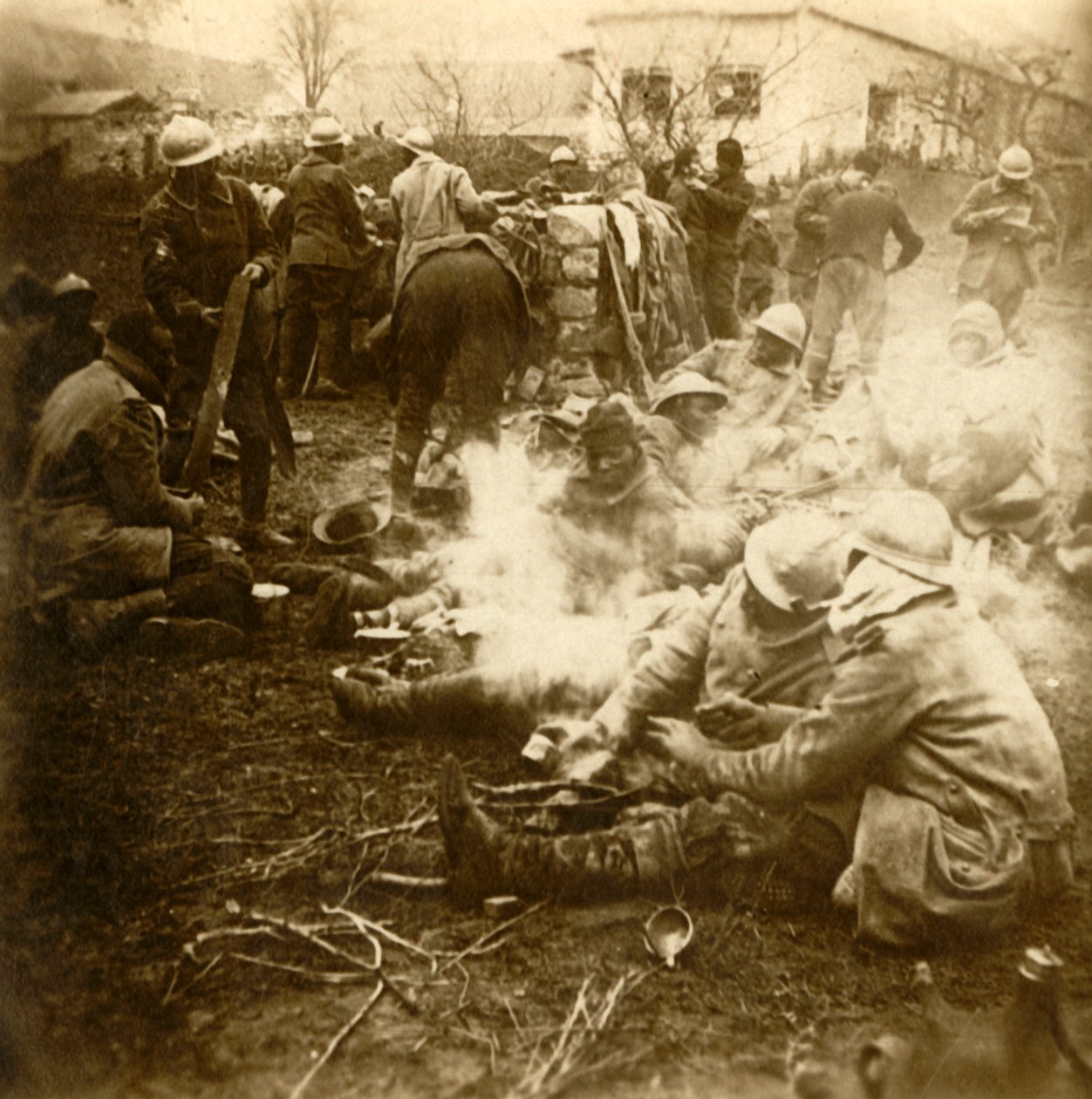 मेकशिफ्ट किचन, कन्सी फार्म, क्रोनोन, उत्तरी फ्रांस, c1914-c1918 के इन्फैंट्रीमेन द्वारा अज्ञात