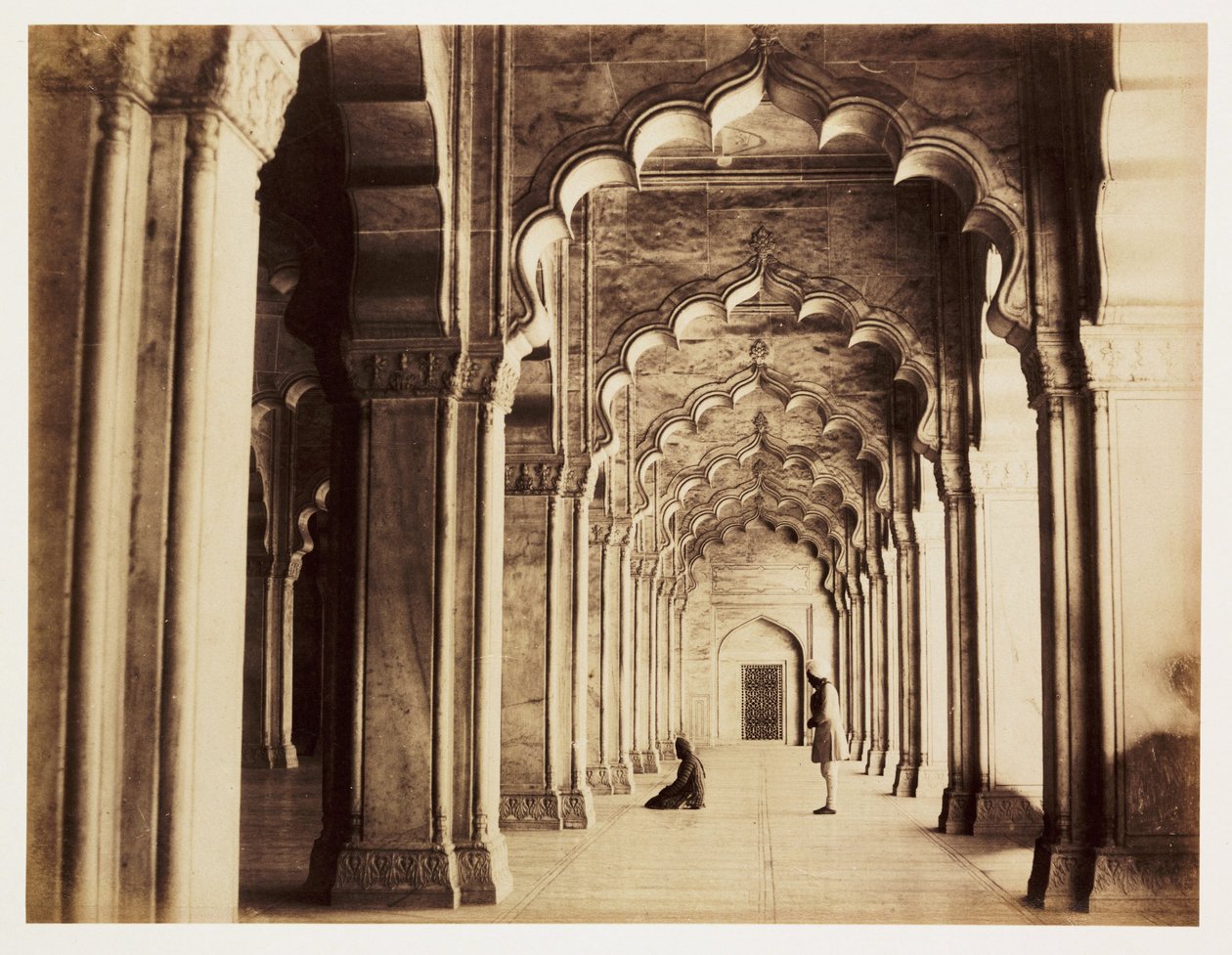 1865 के आसपास आगरा (भारत) में पर्ल मस्जिद का आंतरिक भाग, 1646-1653 के बीच संगमरमर से निर्मित द्वारा अज्ञात