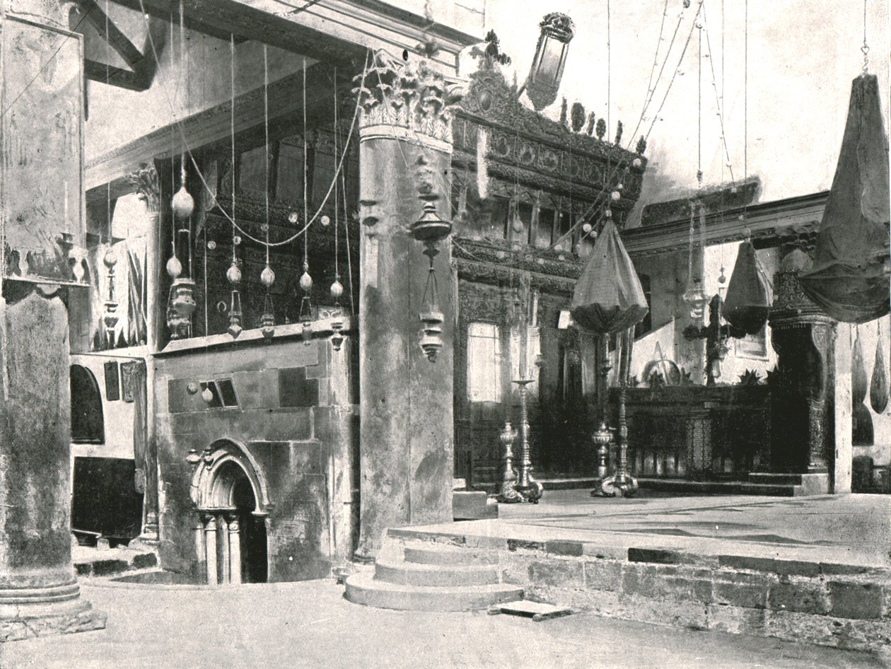 चर्च ऑफ द नैटिविटी, बेथलहम, फिलिस्तीन, 1895 का इंटीरियर। द्वारा अज्ञात