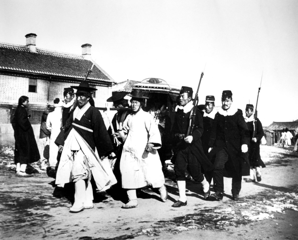 जापानी अधिकारी और सैनिक, कोरिया, 1900 द्वारा अज्ञात
