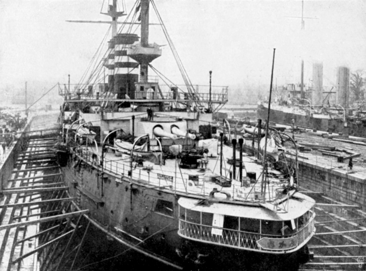पोर्ट्समाउथ डॉक, इंग्लैंड में जापानी युद्धपोत मिकासा, 1904 द्वारा अज्ञात