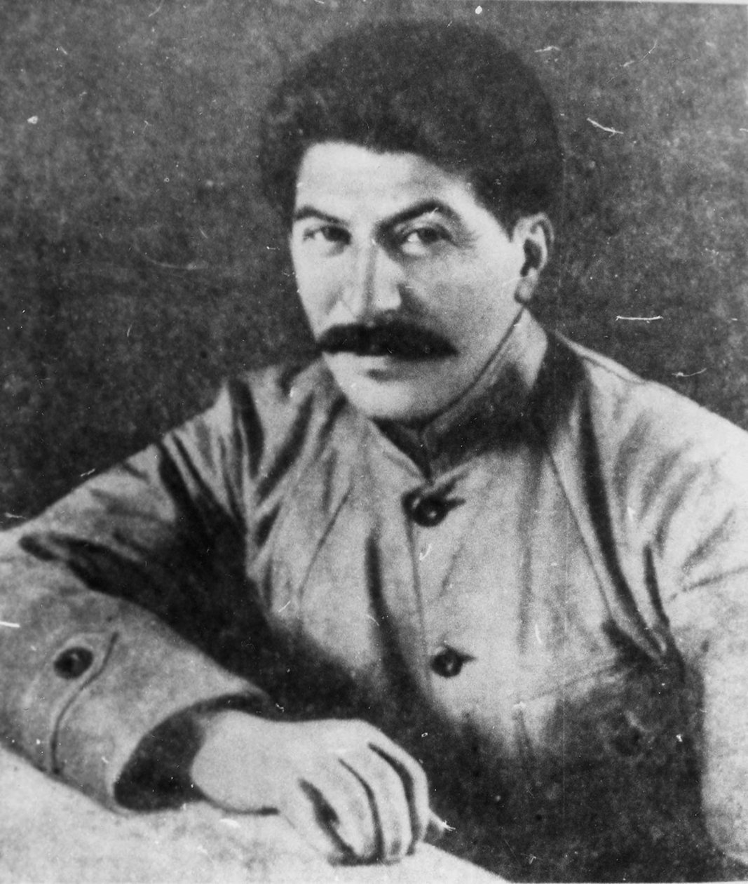 जोसेफ़ स्टालिन, जॉर्जियाई-जन्म सोवियत कम्युनिस्ट क्रांतिकारी और नेता, 1918 द्वारा अज्ञात