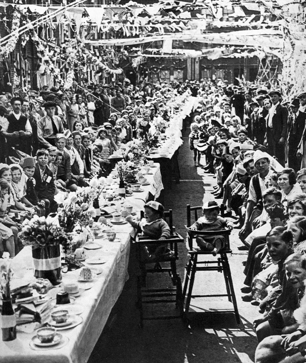 लंदन, बैटरसी, ऑरविल रोड, 1935 में बच्चों के लिए जुबली चाय पार्टी द्वारा अज्ञात