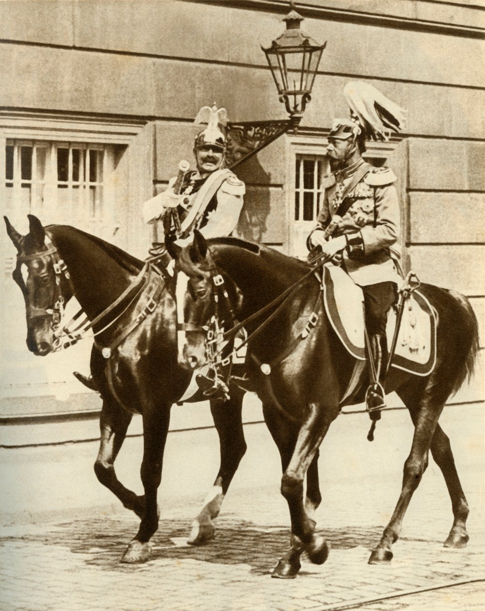 बर्लिन, जर्मनी, 1911, 1935 में कैसर विल्हेम द्वितीय और किंग जॉर्ज पंचम। द्वारा अज्ञात