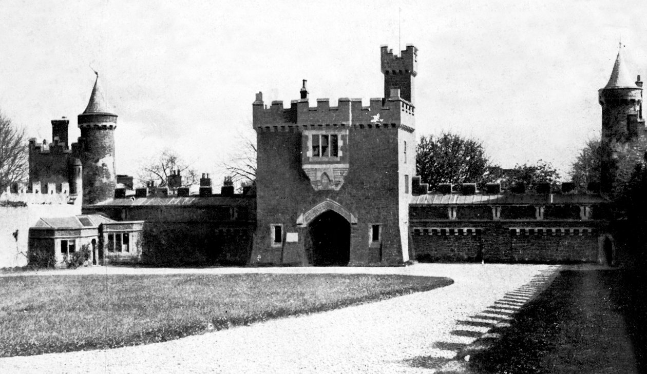 Killyleagh कैसल प्रांगण, Killyleagh, काउंटी डाउन, उत्तरी द्वीप, 20 वीं सदी की शुरुआत में द्वारा अज्ञात