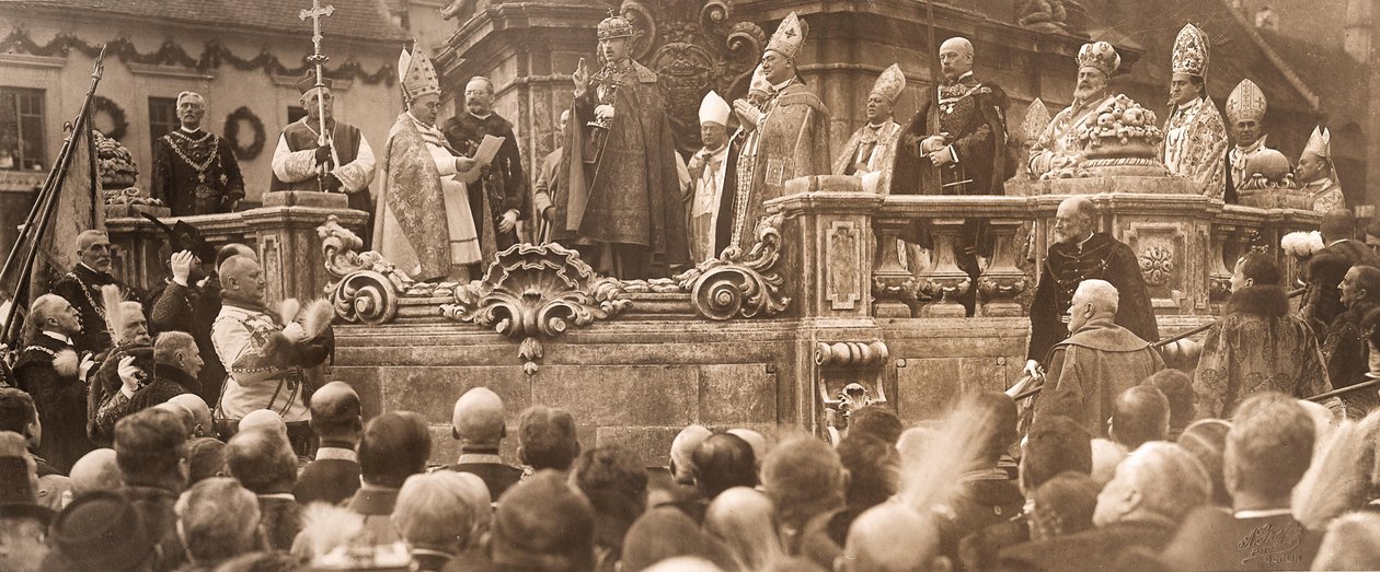 राजा चार्ल्स IV, 30 दिसंबर 1916, 1916 को बुडापेस्ट में अपनी ताजपोशी की शपथ ले रहे थे। द्वारा अज्ञात