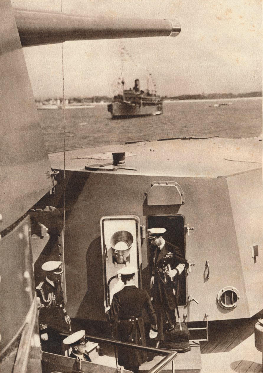 एचएमएस साउथम्पटन के बंदूक बुर्ज में किंग जॉर्ज VI, 1937 द्वारा अज्ञात