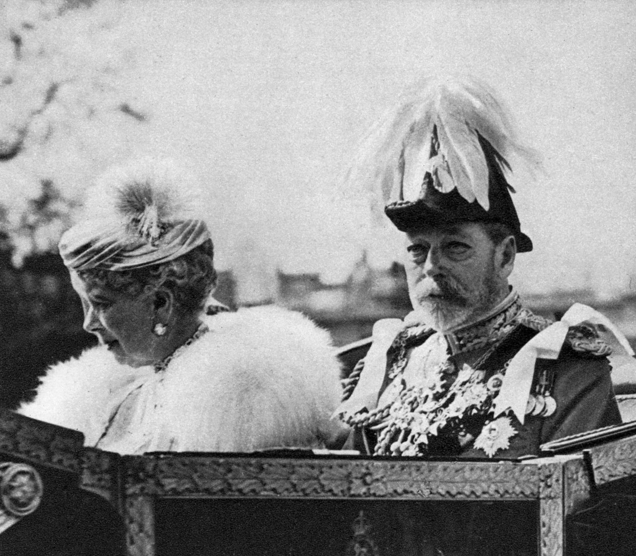 सेंट जॉर्ज कैथेड्रल, सिल्वर जुबली, 1935 के रास्ते पर किंग जॉर्ज पंचम और क्वीन मैरी द्वारा अज्ञात