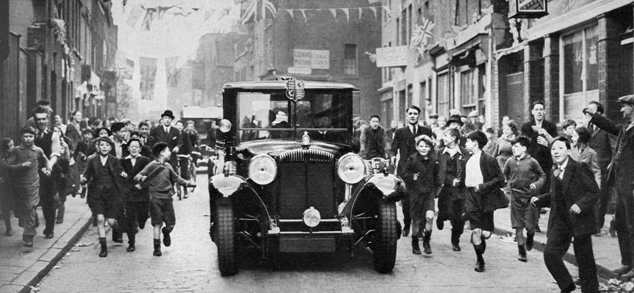 किंग जॉर्ज बनाम ईस्ट एंड, लंदन, c1930s की अंतिम यात्रा द्वारा अज्ञात