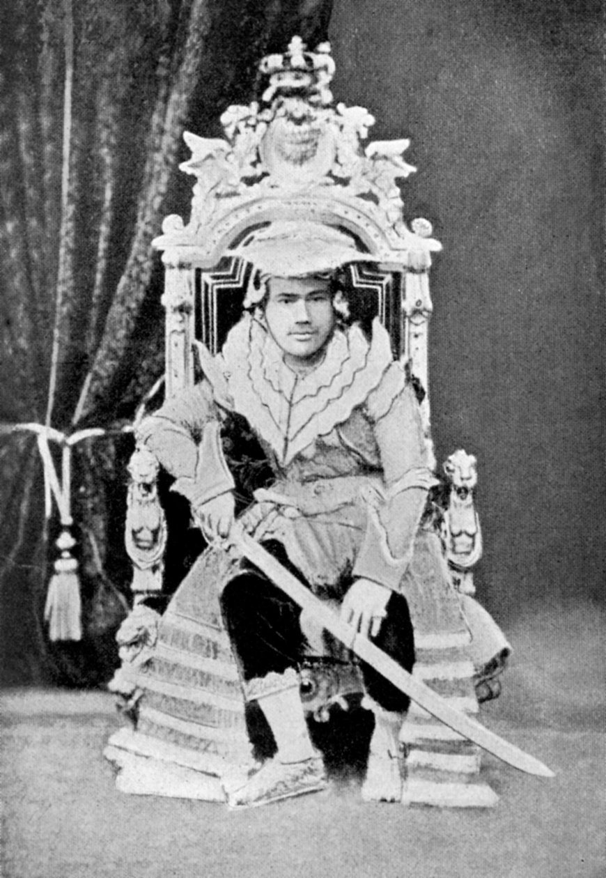 फुल कोर्ट ड्रेस में बर्मा के राजा थिबाव, c1900, c1920 द्वारा अज्ञात