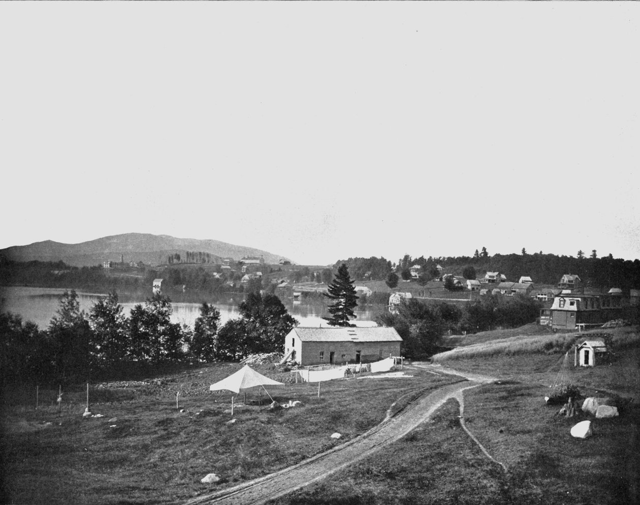 लेक प्लासीड, एडिरोंडैक्स, न्यूयॉर्क स्टेट, यूएसए, c1900। द्वारा अज्ञात