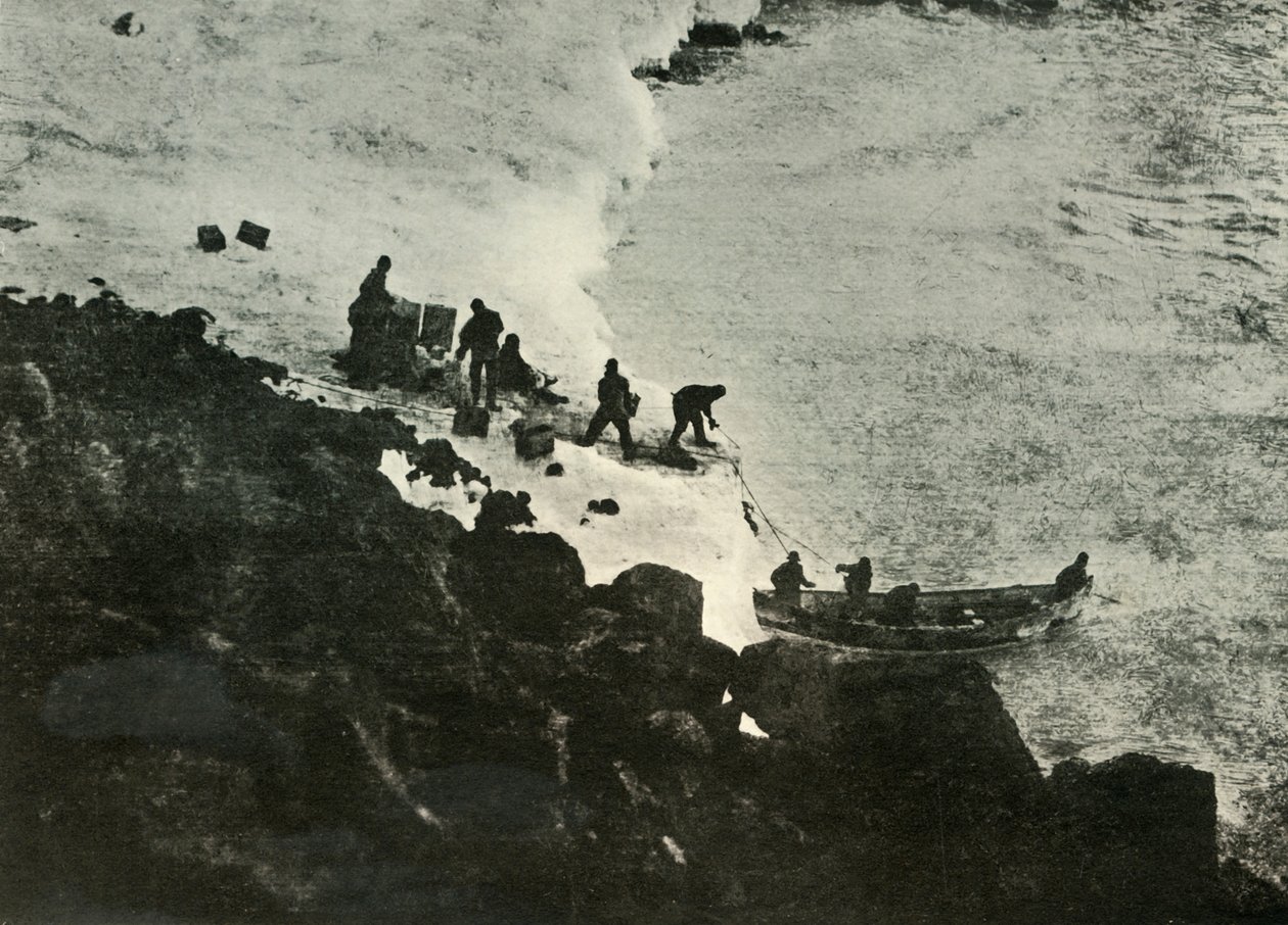 पहले लैंडिंग-प्लेस पर नाव से लैंडिंग स्टोर, c1908, 1909 द्वारा अज्ञात