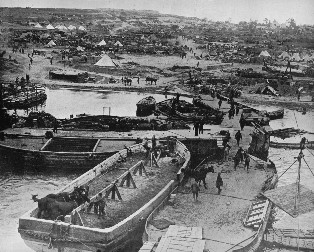 1915 में प्रायद्वीप पर ब्रिटिश सैनिकों के आगमन के रूप में, सेड एल बहार में लैंडिंग समुद्र तट द्वारा अज्ञात