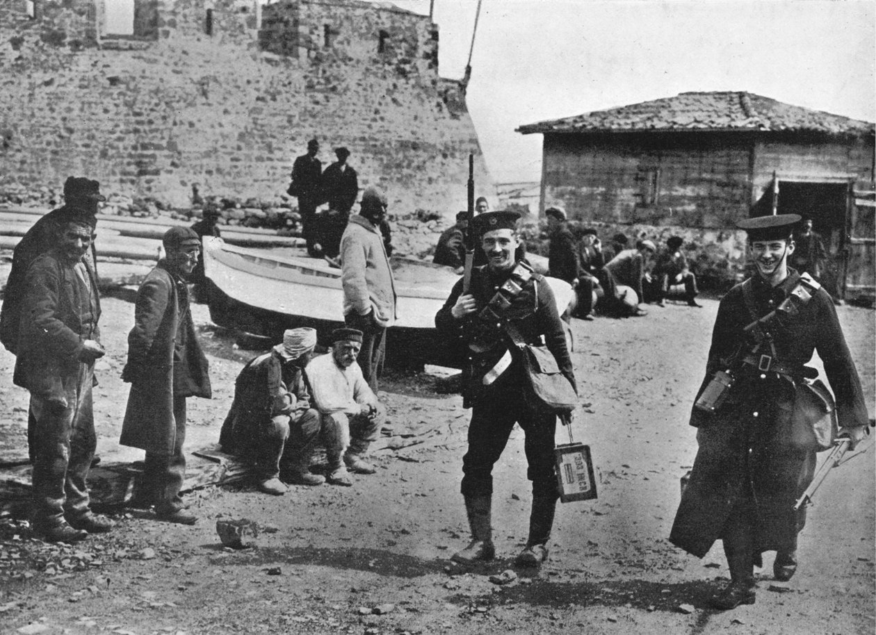 डारडेल्स, 1915 के खिलाफ ऑपरेशन के शुरुआती भाग के दौरान मरीन की लैंडिंग पार्टी द्वारा अज्ञात