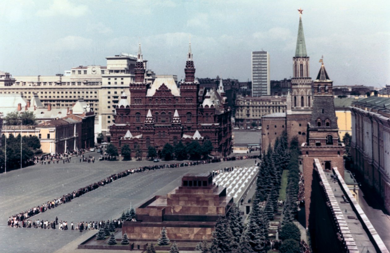 लेनिन मकबरा, रेड स्क्वायर, मॉस्को, 1980 द्वारा अज्ञात